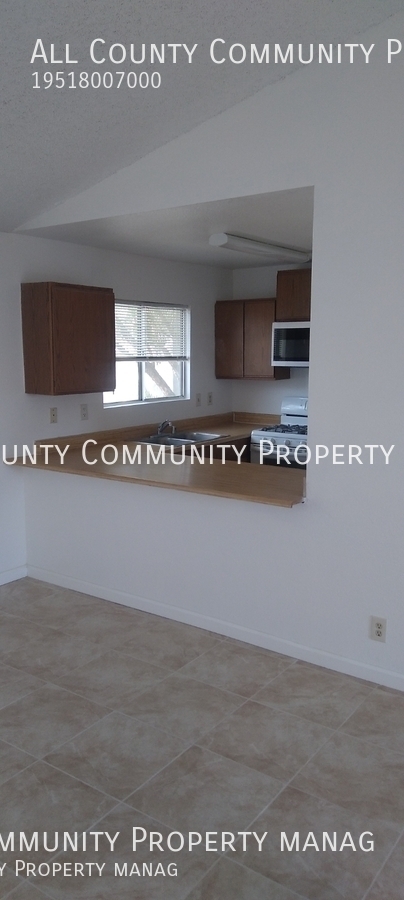 Building Photo - 2 bed, 1.5 bath apartment in 29 Palms!