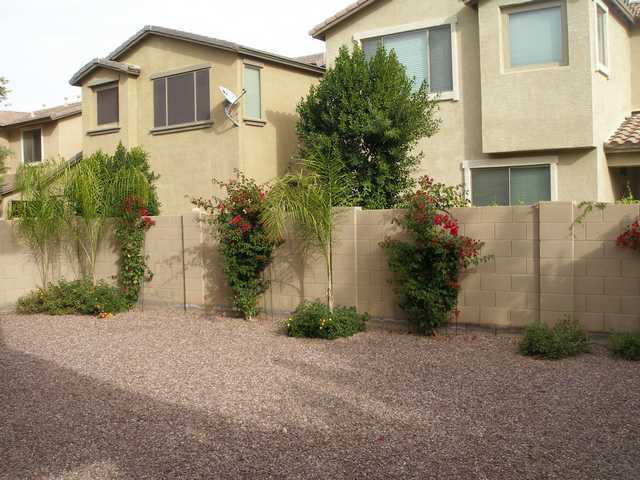 Building Photo - 4 Bed 2.5 Bath Home! Beautiful Kitchen! Gr...