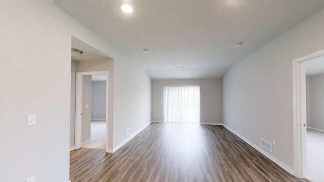 Building Photo - Condo Style Upper 2 Bedroom 2 Bathroom Apartment is Available