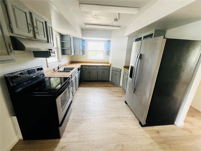 Building Photo - 2655 SE Carroll St