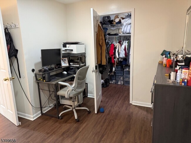 Building Photo - 751 Summer Ave