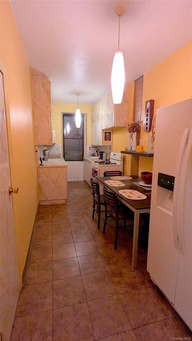 Building Photo - 313 Brightwater Ct