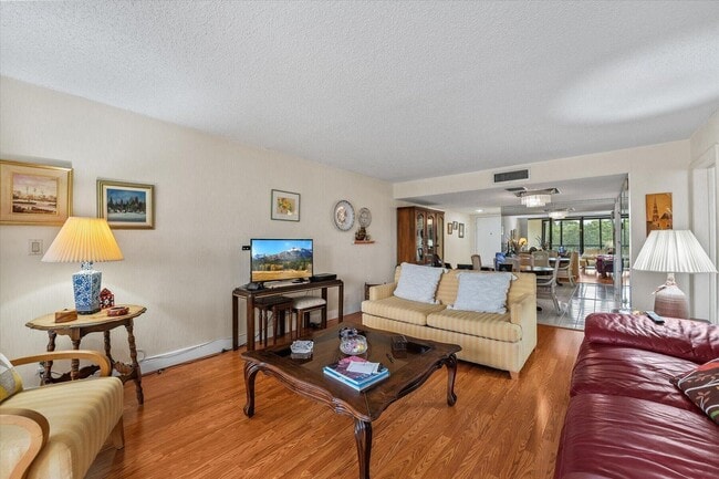 Building Photo - 16251 Golf Club Rd