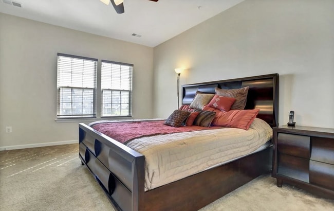 Building Photo - Coming Soon! "Charming 3-Bedroom Townhouse Retreat with Spacious 1960 sq ft Layout in York, PA!"