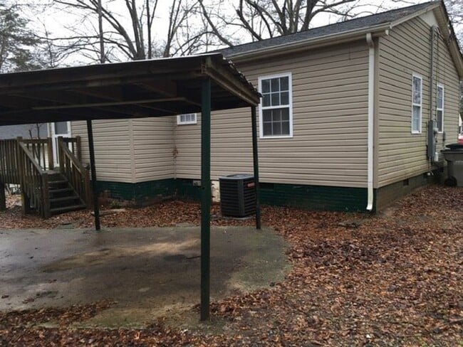 Building Photo - 803 Circle View Dr