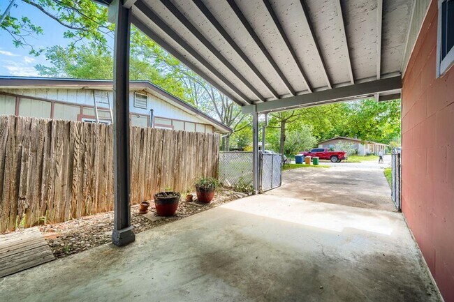 Building Photo - 8308 Hathaway Dr