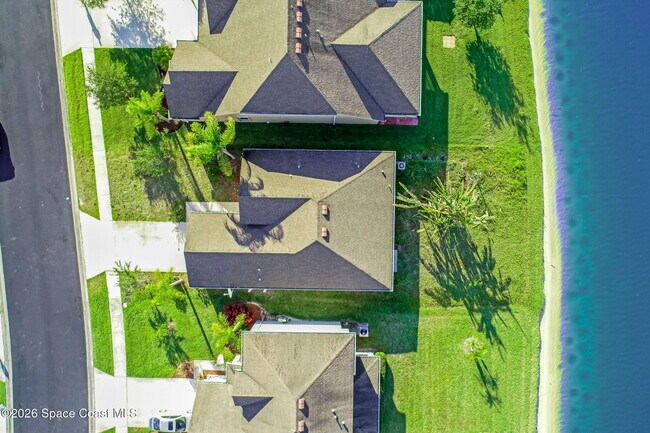 Building Photo - 3254 Burdock Ave