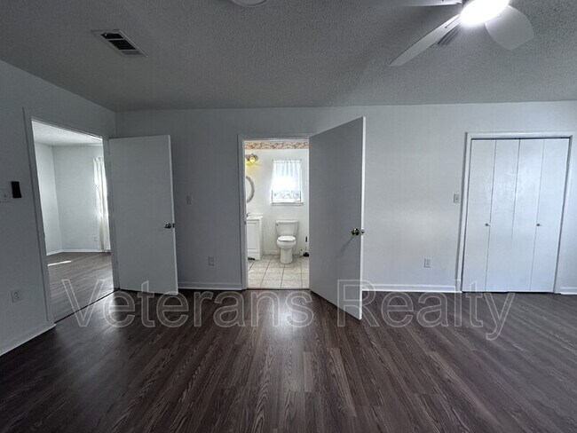 Building Photo - 1313 42nd Ave