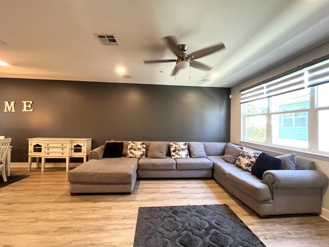 Building Photo - 3 bed, 4 bath located in Rancho Cucamonga!