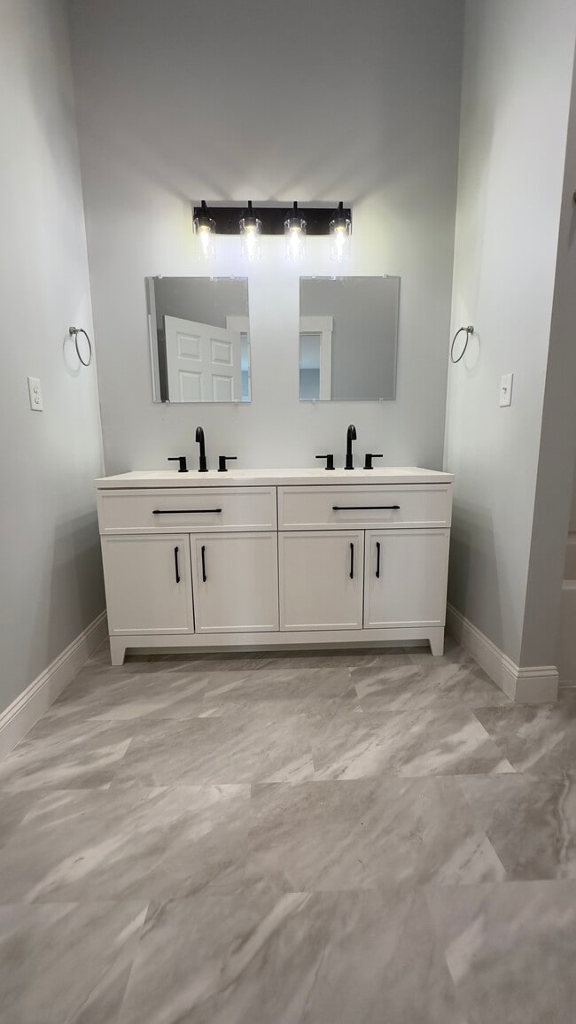 Building Photo - Downtown Rental Units