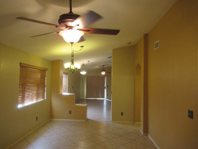 Building Photo - Attractive 4 Bedroom 2 Bath Home in the Tu...