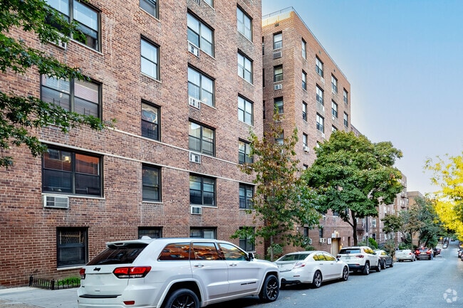 Building Photo - 10255 67th Dr