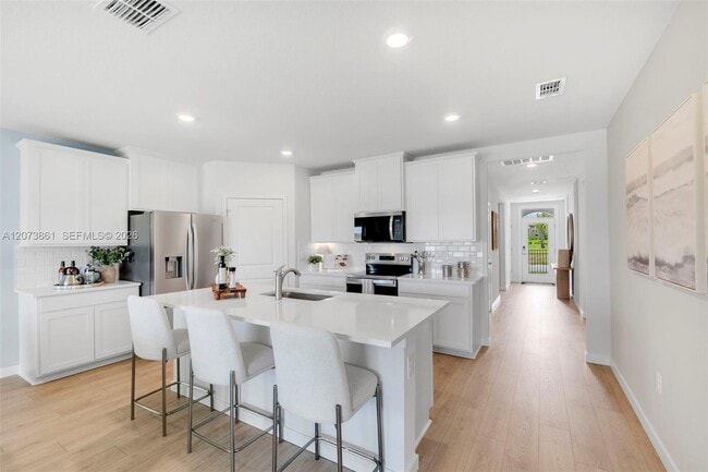 Building Photo - 9082 Venetian Sq