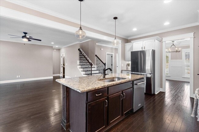 Building Photo - 7458 White Pine Dr