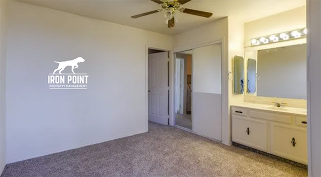 Building Photo - 4bed/2.5 Bath in Kuna w/fenced yard, vault...