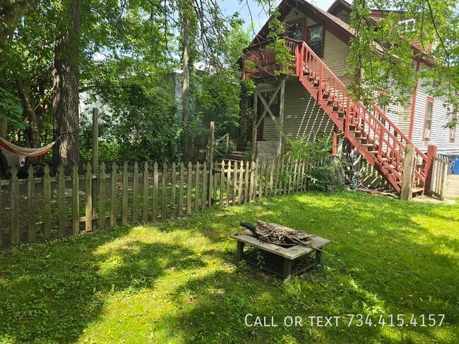 Building Photo - 110 E Summit-