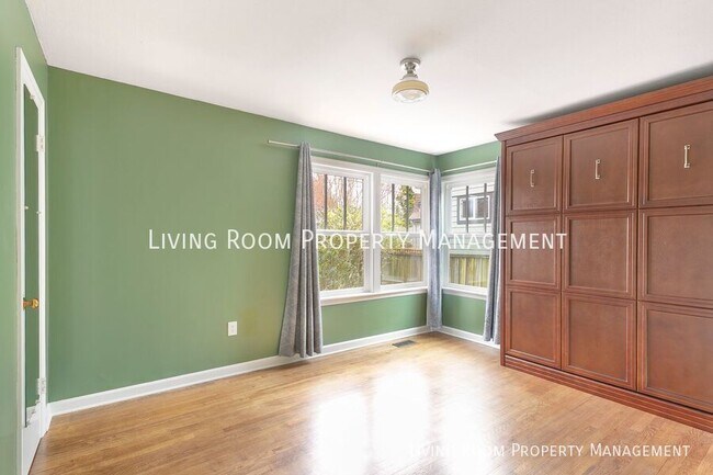 Building Photo - 7096 N Cambridge Ave