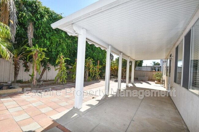 Building Photo - 512 Bolsa Way