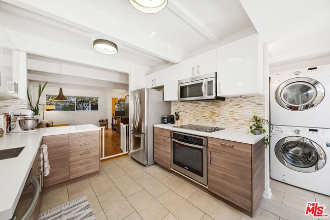 Building Photo - 4040 Grand View Blvd