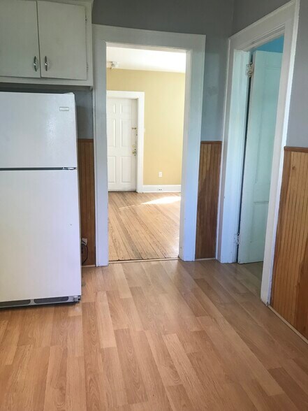 Building Photo - 27 James St