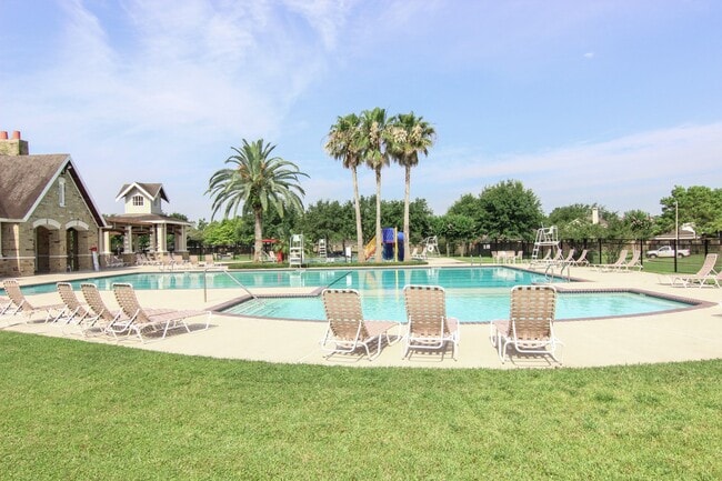 Building Photo - 416 Laddingford Ln