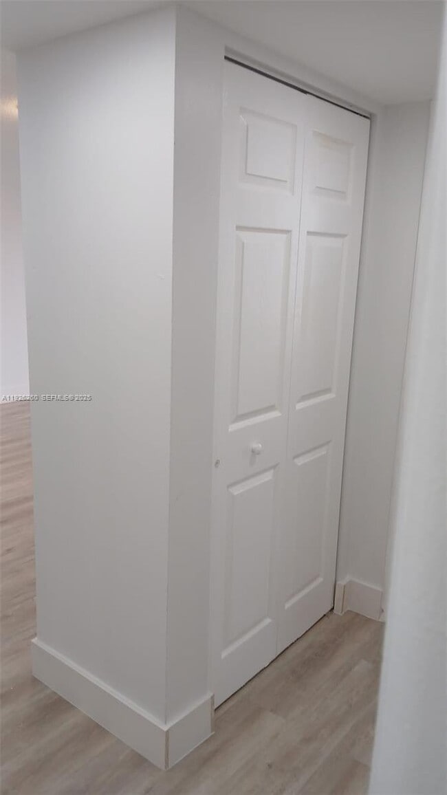 Building Photo - 9682 Fontainebleau Blvd