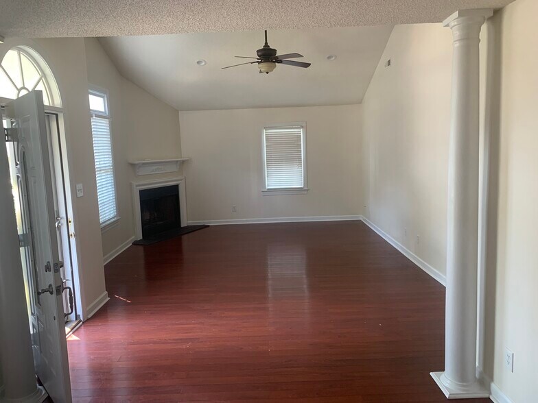 Living Room - 2140 Tanglewood Rd