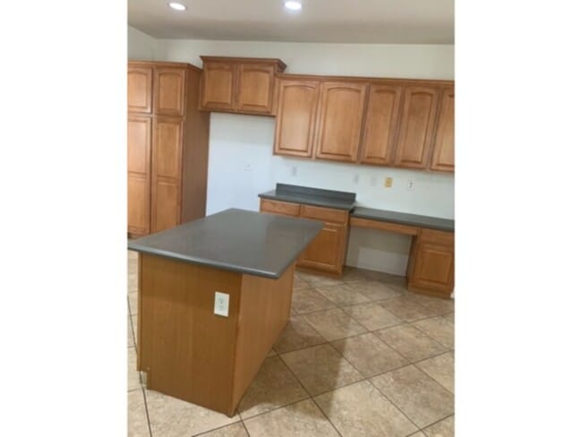 Building Photo - 3 bedroom, 2 bath home in Villago