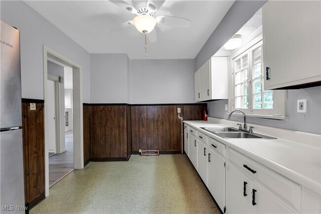 Building Photo - 5145 E 113th St