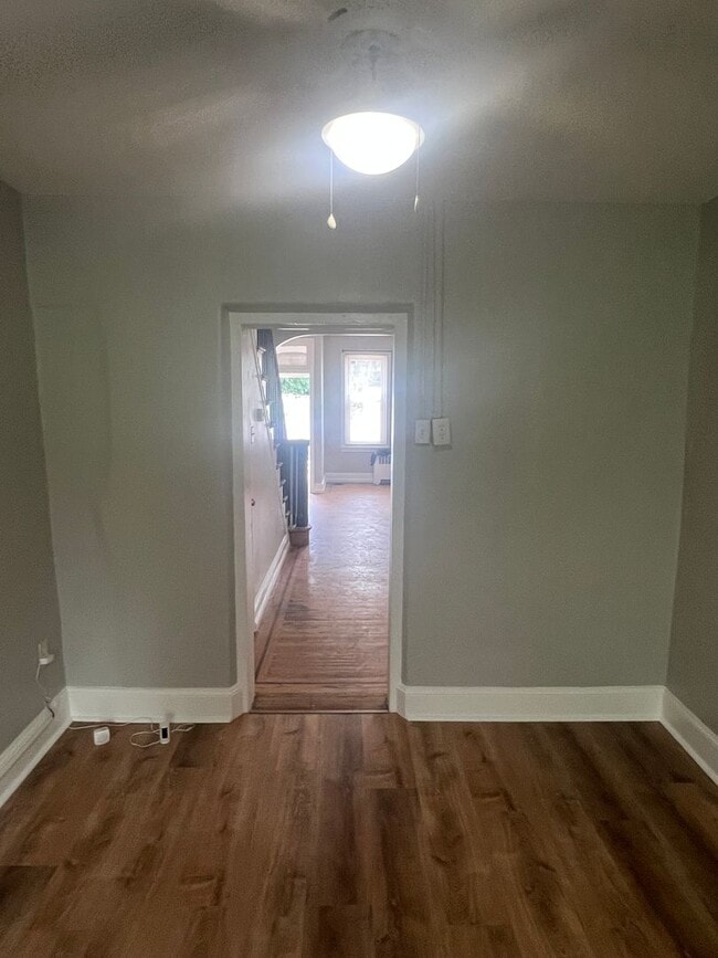 Building Photo - Bright 2-Bedroom with Spacious Bath & Priv...