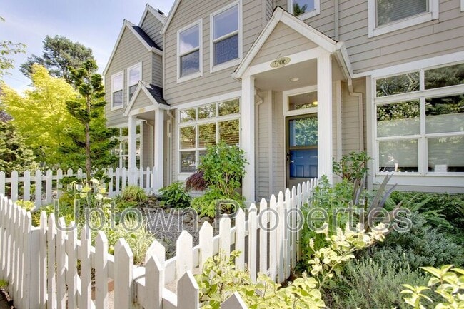 Building Photo - 3706 SW Troy St