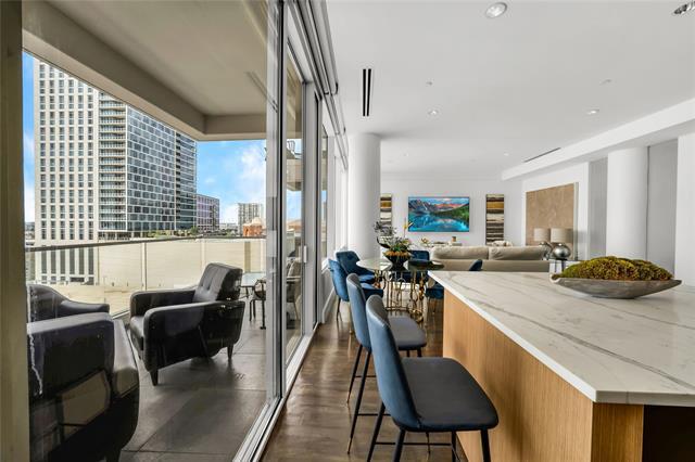 Building Photo - 2408 Victory Park Ln