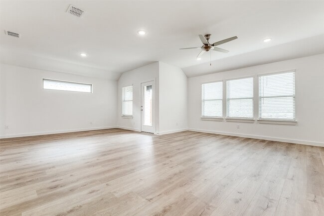 Building Photo - 4923 Bellhurst Dr