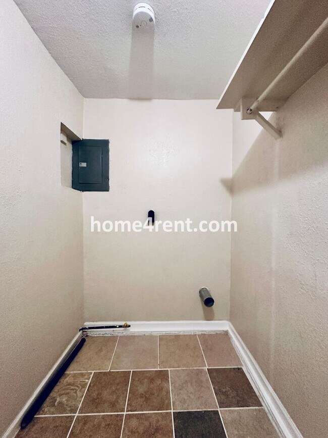 Building Photo - Lovely Three Bedroom Home in KCMO and an Updated Kitchen  w/ Granite and SS Appliances, including...