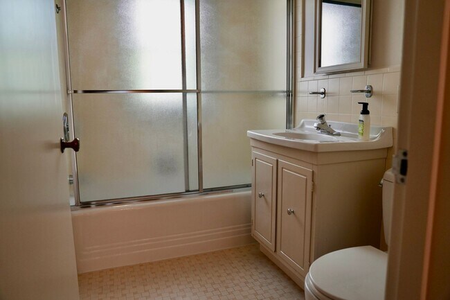 Building Photo - Charming & Spacious 3BR/2BA Lower-Level Home in Prime Baywood Location