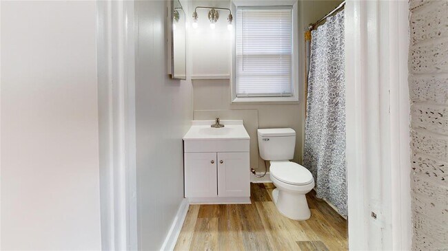 Building Photo - 1003 Geneva St