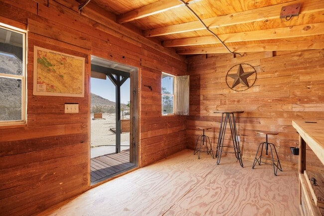 Building Photo - Beautiful 5 Bedroom 4 Bathroom with AMAZING VIEWS!!