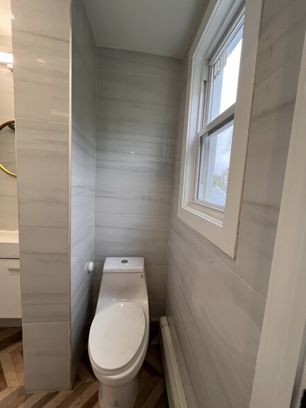 Renovated bathroom - 28 Dales Ave