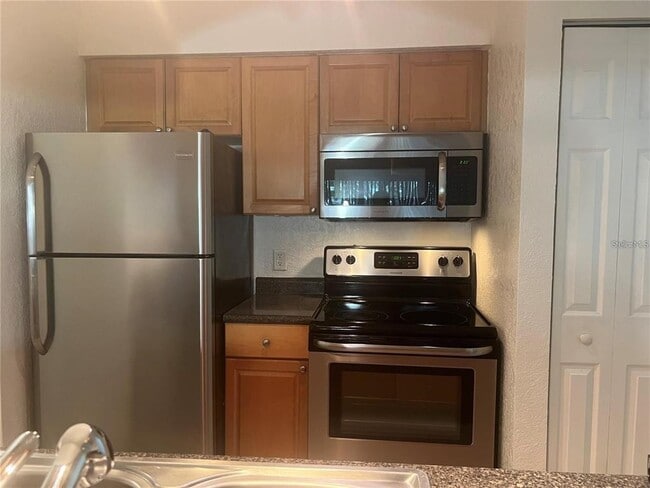 Building Photo - 10100 Sailwinds Blvd N