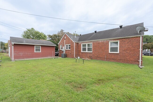 Building Photo - MOVE IN READY 3 Bedroom in Chesapeake!