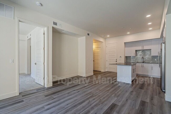 Building Photo - 7300 E Earll Dr