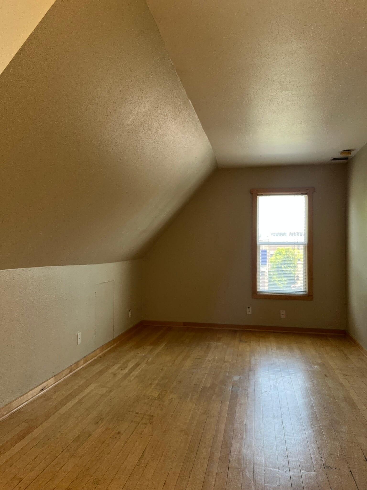 Building Photo - 3220 N Oakland Ave