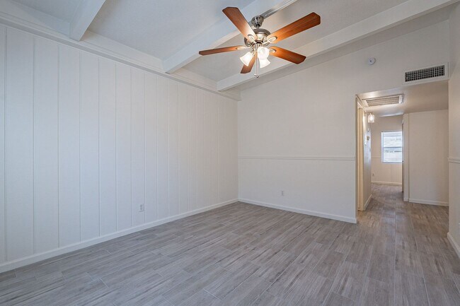 Building Photo - Updated townhome near Central Phx/Biltmore!