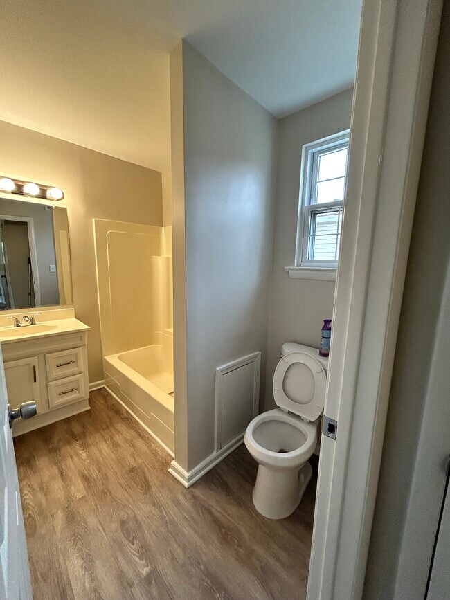 Bathroom 1 - 3 Florence Tollgate Plz