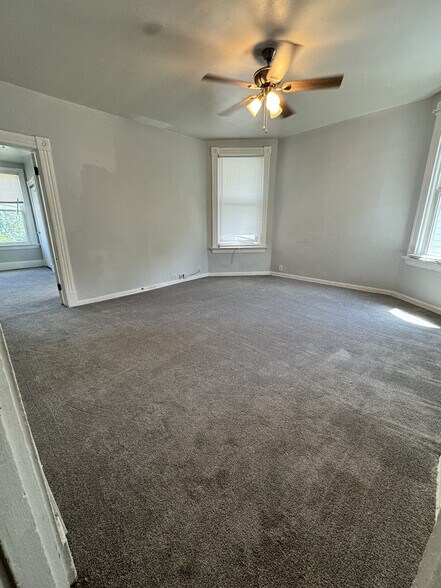 Living Room - 4917 Marion Ave
