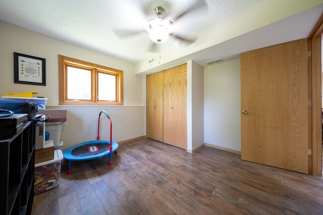 Building Photo - 8618 Wildwood Ave