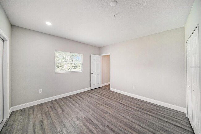 Building Photo - 11911 Pine Forest Dr