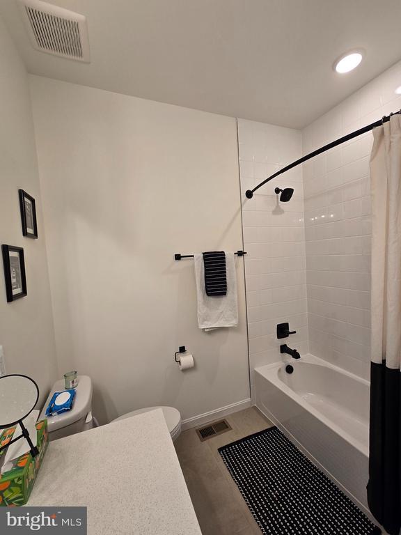 Building Photo - 609 Clover Ln