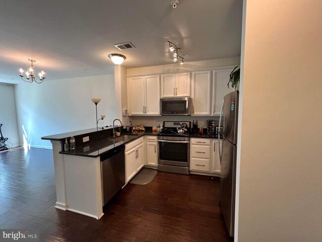 Building Photo - 17026 Beveridge Dr