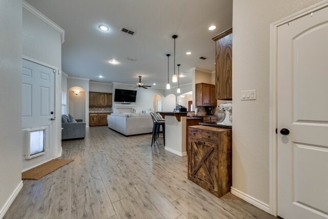 Building Photo - 7603 Canterbury St